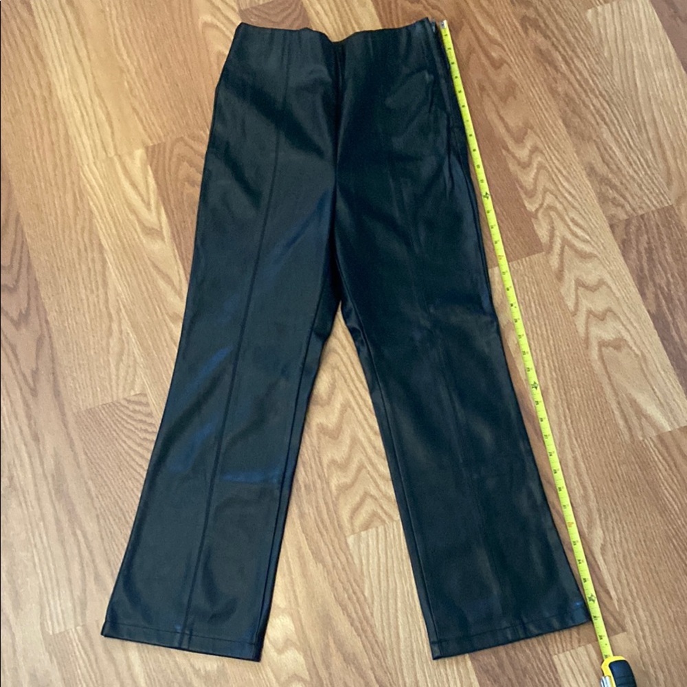 Woman’s lulus poly/spandex size M faux leather black pants medium side zipper